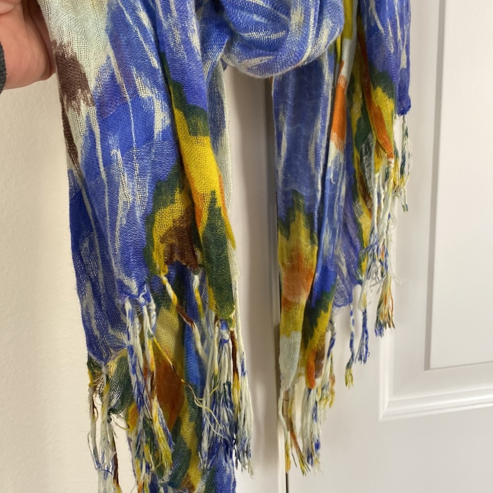 Ikat print light weight scarf - Picture 3 of 4